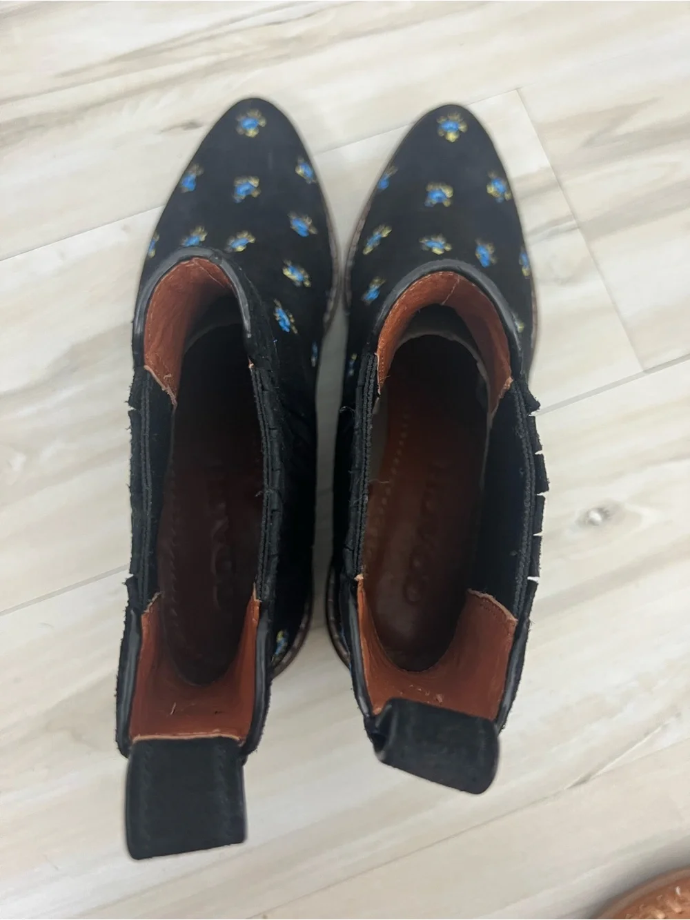 Coach NWOT Bowery Black Suede Floral Embroidery Chelsea Boots